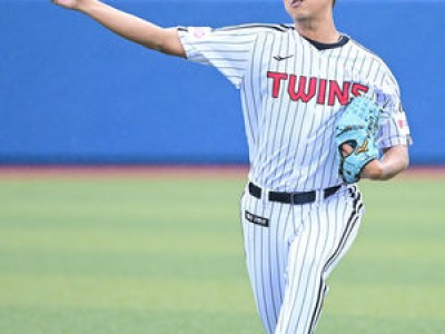 정우영 볼 많고 스트라이크 적은 불안한 투구 모습 보여줘