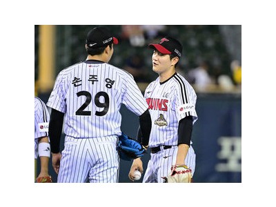 LG 톨허스트 데뷔 첫 10홈런 20세이브 기록 달성